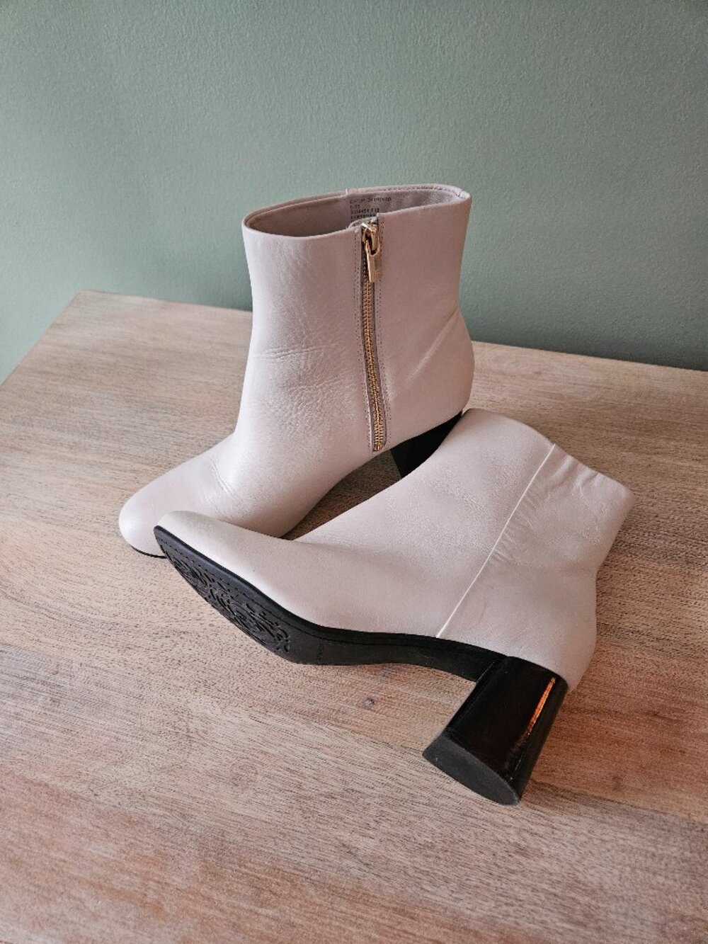 Taryn Rose Cathy Boots Booties White Ivory 8.5 Leather Block Heel 2.5" Comfy
